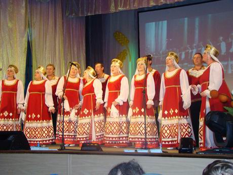 «Сибирь - гармонь» поет Боевой народный хор (рук. В. Брагин).
