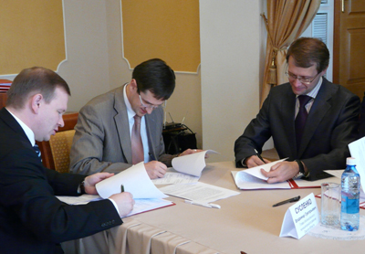 Момент подписания соглашения о развитии предпринимательства.