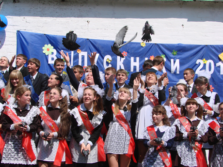 Выпускники Маргенауской средней школы отпускают