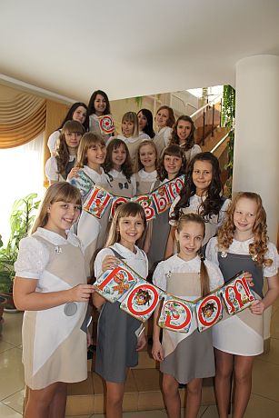 Коллектив студии «Звонкие голоса» встречает Новый год в отличном настроении и желает всем исилькульцам исполнения заветных желаний.