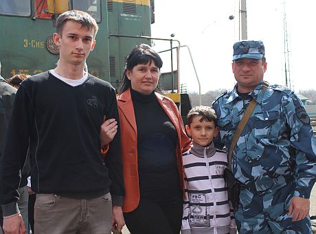 Семья Крысановых снова вместе.