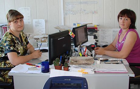 Более тысячи наименований изданий выписывают жители Исилькульского района. Вся подписная документация проходит через руки специалистов отдела подписки Натальи Староверовой и Нины Турочкиной.