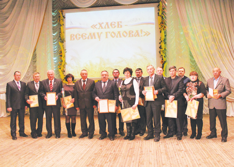 Поздравления принимают руководители и специалисты хозяйств - победителей районного трудового соперничества-2014.