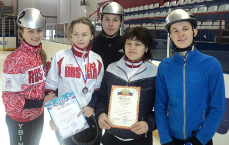 Тренер Яна Кучковская со своими подопечными.