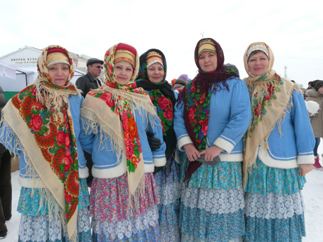 Ансамбль «Горлица» Лесного ДК дарит праздник.