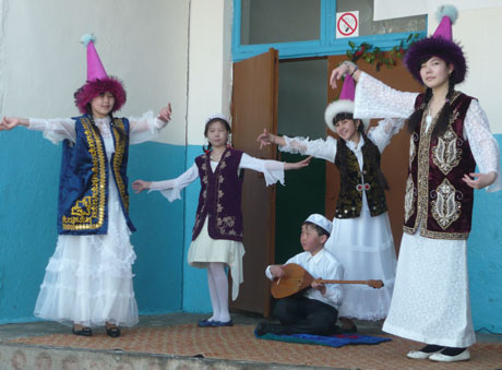 Наурыз - это музыка, танцы, игры.