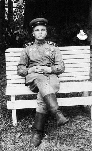 1945 год. Иван с женой Александрой.