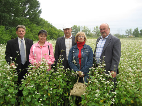 Руководители научных лабораторий и главные специалисты Опытной станции А.Н. Пузиков, А.К. Минжасова,